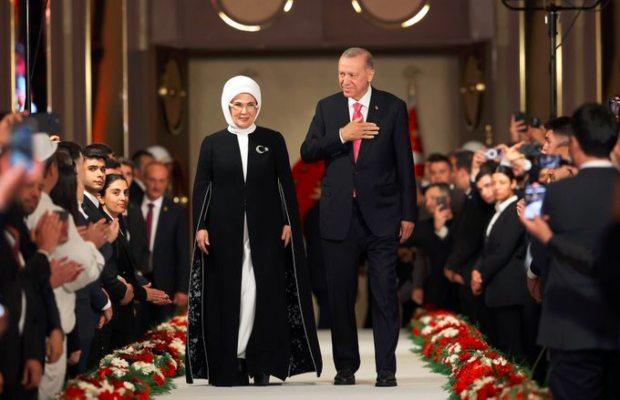 Re-elected Recep Tayyip Erdogan takes oath of office to begin his third presidential term