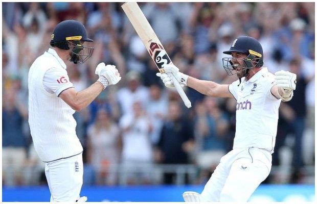 England wins the third Ashes test by 3 wickets
