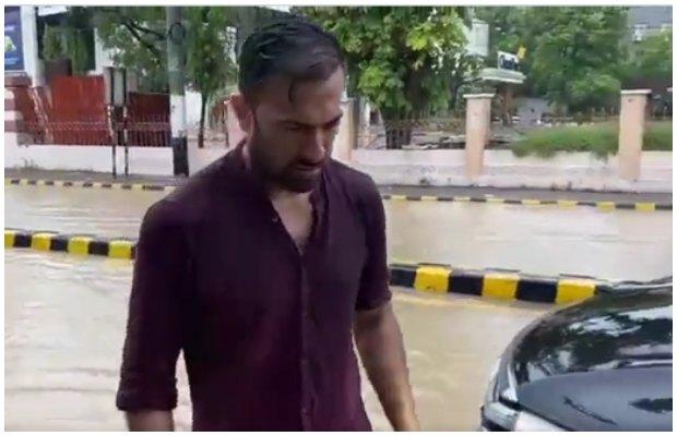 Wahab Riaz apologises for reckless driving on flooded roads in Lahore after rain