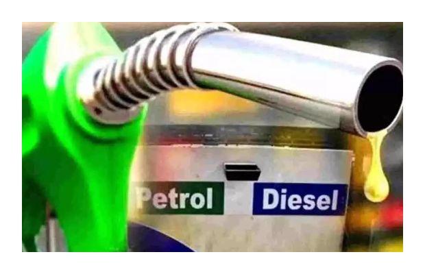Another price shock for Pakistanis! Rs17.50 per liter increase in petrol price announced