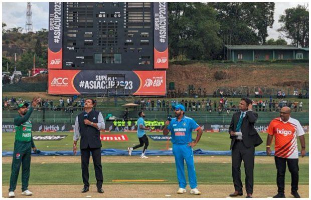 India opts to bat first after winning the toss against Pakistan