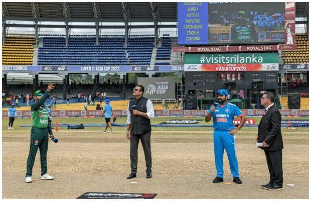 Pak vs Ind Super-4 clash kicks off under the clouds; Babar Azam opts to bowl first