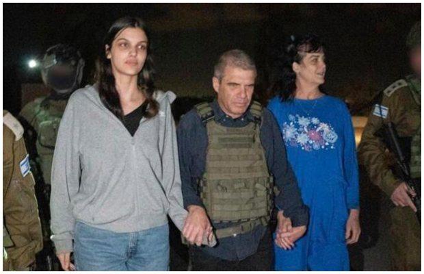 2 American hostages freed by Hamas united with family