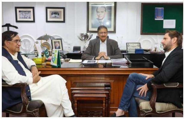 Shahid Afridi holds a meeting with Zaka Ashraf amid reports of getting key role in PCB