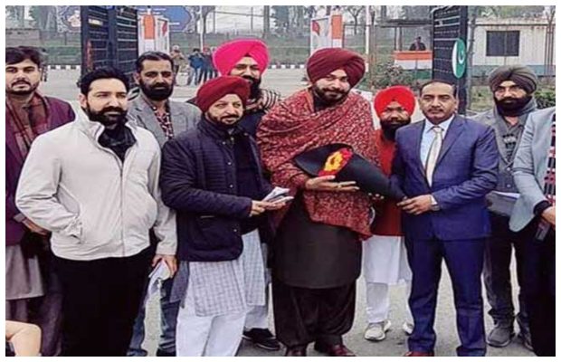 Navjot Singh Sidhu visits Kartarpur along with a 35-member delegation