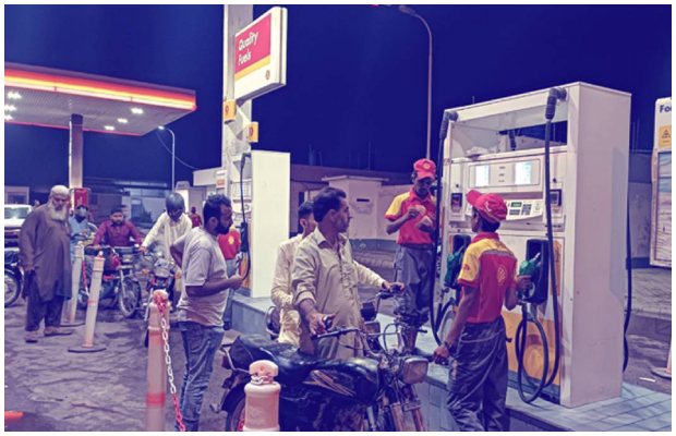 Govt maintains petrol price while slashing HSD by Rs1.77 per litre for the next fortnight