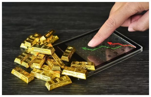 Gold prices record a massive Rs2,200 increase per tola in Pakistan