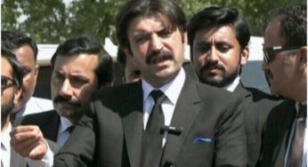 Cracks within PTI widen; Shibli Faraz, Omar Ayub didn’t allow Sher Afzal Marwat to meet Imran Khan